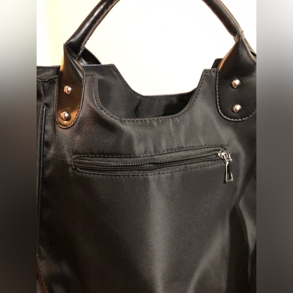 Black crossbody bag with skulls. - Picture 6 of 6